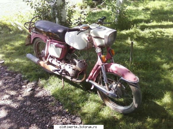 noua achizitie salutare tuturor.ea este noua mea motoreta mobra 50.de data asta avut norocul pune