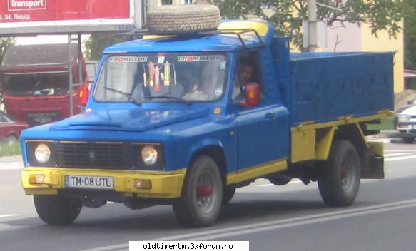 poze aro camioneta aro trecand calea -  de-a voastra,