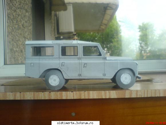 vand model landrover 109 1:18, carton model realizat mine ceva timp, din carton. capota deschide.