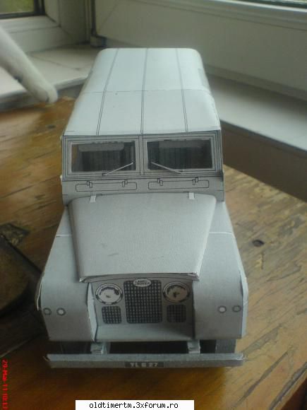 vand model landrover 109 1:18, carton plafon