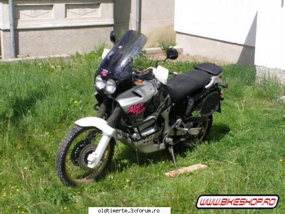 vand africa twin 2.700 eu. vand honda xrv 750 africa twin 1994. km. 57.000 conditie buna. motorul