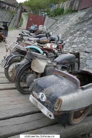 Clasice vazute pe strazile din Timisoara - si ceva motociclete... Domnul acesta avea - UNIVERSUL CLASICELOR