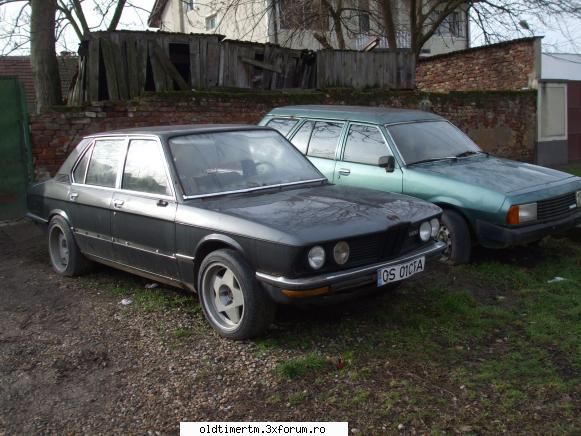 Clasice vazute pe strazile din Timisoara - BMW 5 E12 si Mazda 323 - UNIVERSUL CLASICELOR