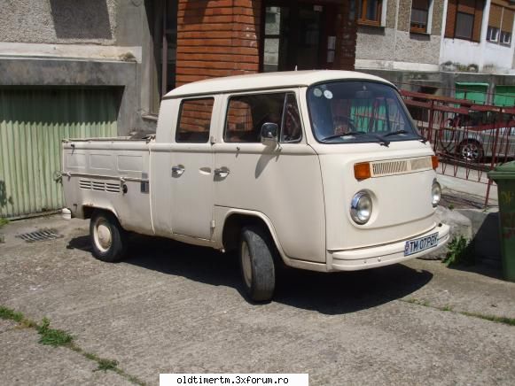 Clasice vazute pe strazile din Timisoara - si un VW T2 pick up cred ca e destul de rar - UNIVERSUL CLASICELOR