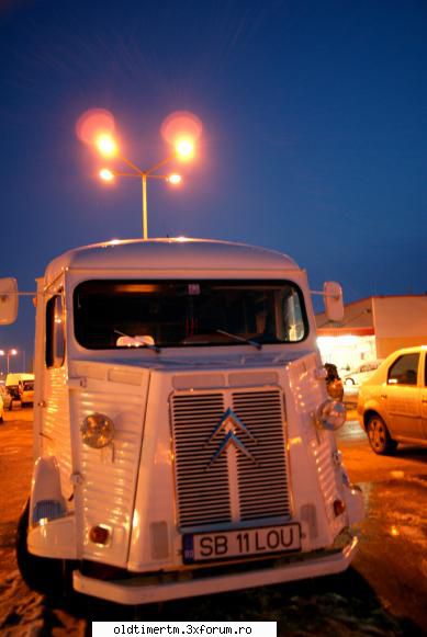 Clasice vazute pe strazile din Timisoara - un citroen tip H,restaurat ca la - UNIVERSUL CLASICELOR
