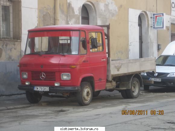 De prin Lugoj - am mai vazut o camioneta Mercedes 407D - UNIVERSUL CLASICELOR