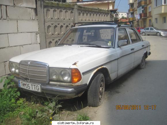 De prin Lugoj - printre blocuri...un Mercedes w123 - UNIVERSUL CLASICELOR