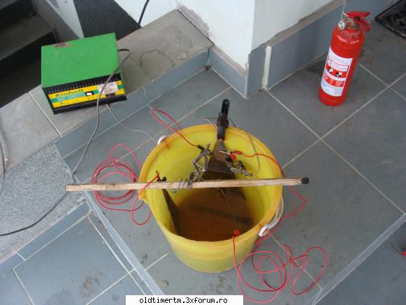 Inlaturarea ruginei prin electroliza - instalatia de electroliza: stingator, redresor - RESTAURARI