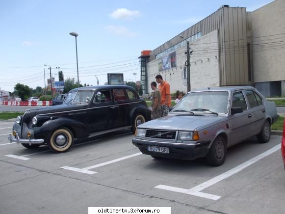Intalniri in Timisoara 2010 - a venit si proaspatul tatic cu Volvo si - INTALNIRI OLDTIMER CLUB TIMISOARA