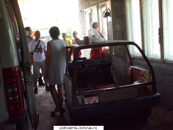 Intalniri in Timisoara 2010 - toti in jurul mascotei - INTALNIRI OLDTIMER CLUB TIMISOARA