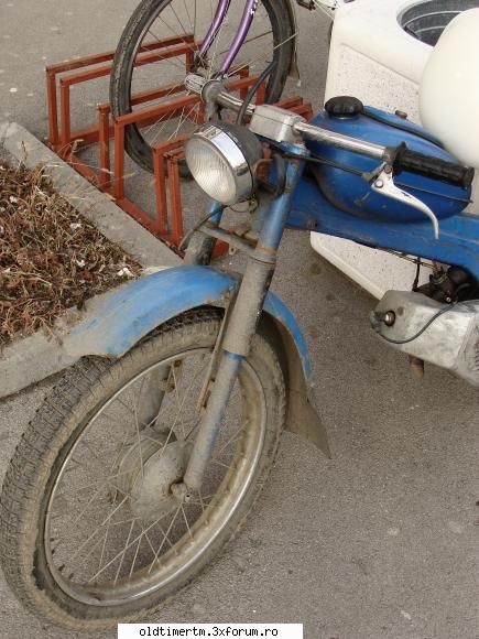 Motociclete clasice surprinse pe drum - un ghidon destul de sportiv - MOTOCICLETE VAZUTE PE STRAZILE PATRIEI