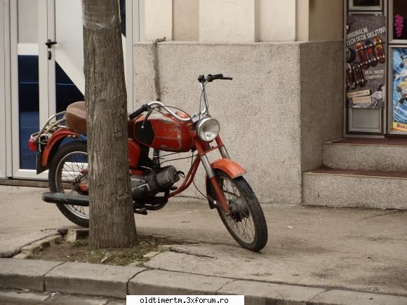 Motociclete clasice surprinse pe drum - alta motoreta in Vrsac - MOTOCICLETE VAZUTE PE STRAZILE PATRIEI