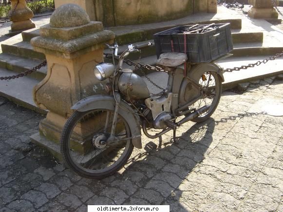 Motociclete clasice surprinse pe drum - un simson sr2 legat de - MOTOCICLETE VAZUTE PE STRAZILE PATRIEI