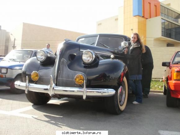 Parada Toamnei 2010 - Inca o fata frumoasa langa o masina frumoasa - INTALNIRI OLDTIMER CLUB TIMISOARA