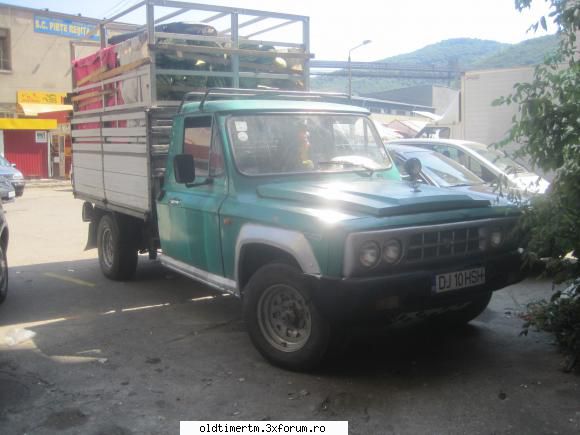 Poze cu Aro 24 - ARO 320 tot la piata de sud - ARO