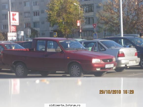 Poze cu Dacia camioneta - si cealalta king cab .. in parcare la kaufland - DACIA