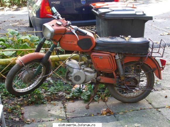 Poze cu Mobra 50 - saracuta e abandonata - MOTOCICLETE VAZUTE PE STRAZILE PATRIEI