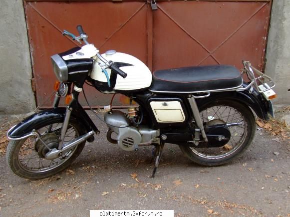 Poze cu Mobra 50 - Modelul Mobra 50 (prima serie) a ramas si azi ca - MOTOCICLETE VAZUTE PE STRAZILE PATRIEI
