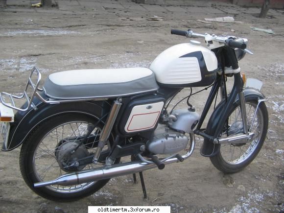 Poze cu Mobra 50 - O alta motoreta scoasa la vanzare pe internet la - MOTOCICLETE VAZUTE PE STRAZILE PATRIEI