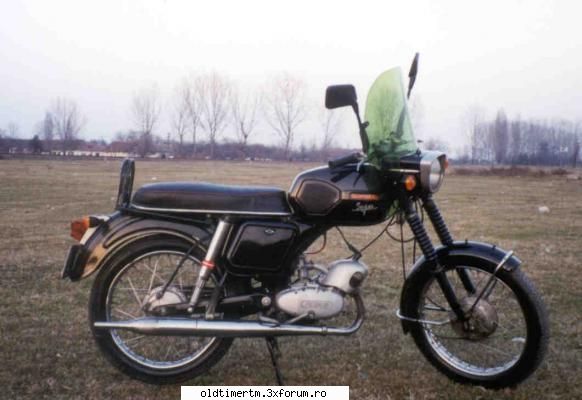 Poze cu Mobra 50 - Am pus din greseala poza cu motoreta verde de - MOTOCICLETE VAZUTE PE STRAZILE PATRIEI