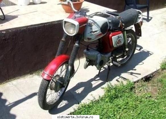 Poze cu Mobra 50 - Mobra - Turist, forma originala - MOTOCICLETE VAZUTE PE STRAZILE PATRIEI