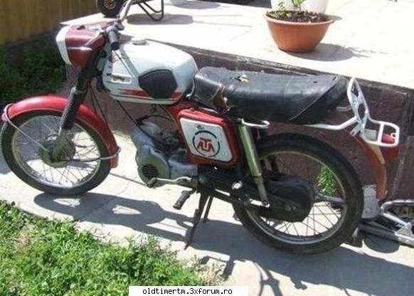 Poze cu Mobra 50 - Putem observa pe lateralul capacului din - MOTOCICLETE VAZUTE PE STRAZILE PATRIEI