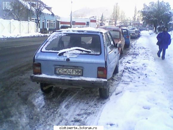 Poze cu Oltcit - asta e de la mine la bloc se chinuie 10 min sa il - OLTCIT