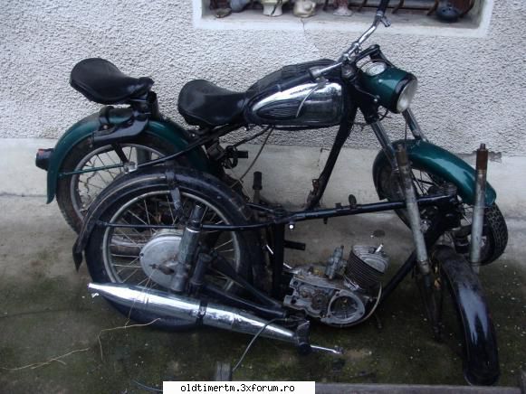 Reconditionare MZ RT 125 - ce s-a facut initial: - s-au vopsit aripile si - RESTAURARI