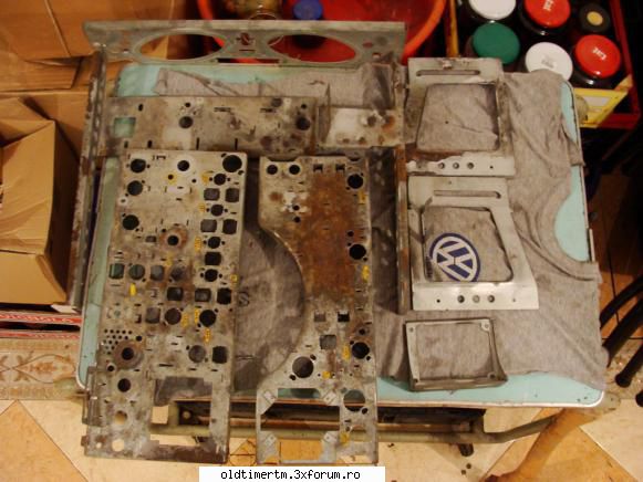 Reconditionare televizor Rubin 102 - am curatat de rugina scheletul metalic. pata aia - RESTAURARI