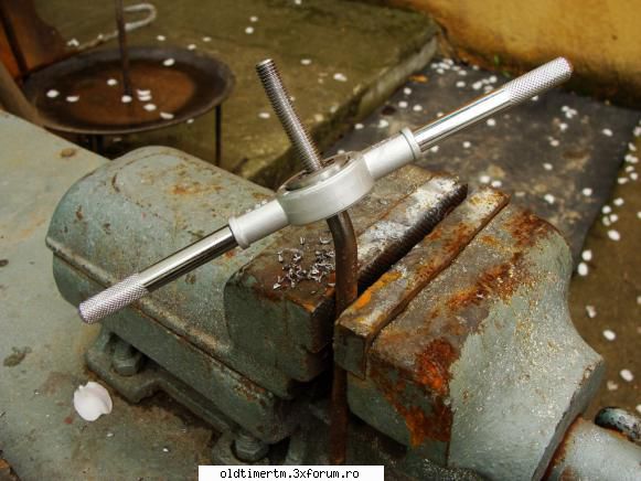 Restaurare Hoinar - se ia un fier-beton, se indoaie in menghina cu - RESTAURARI