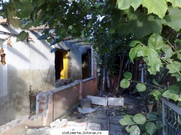 Sinistratii din Moldova - atat a ramas din casa familiei Anton pe care - ALTE DISCUTII
