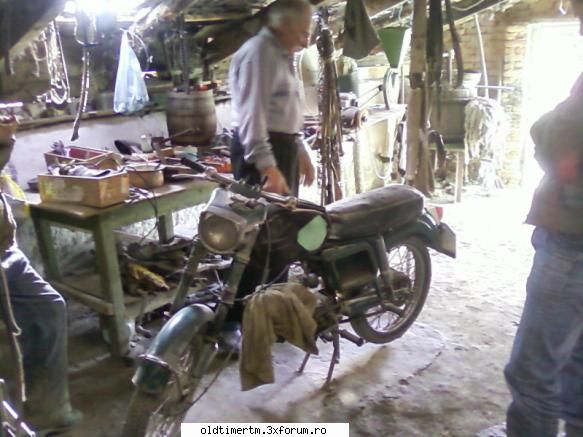 VAND Mobra 50 Super - In aceste poze este desfacut motorul.Dar piesele - VANZARI/CUMPARARI AUTO/MOTO