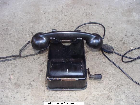 VAND diverse obiecte vechi - telefon cu manivela pret:100 lei - VANZARI/CUMPARARI DIVERSE